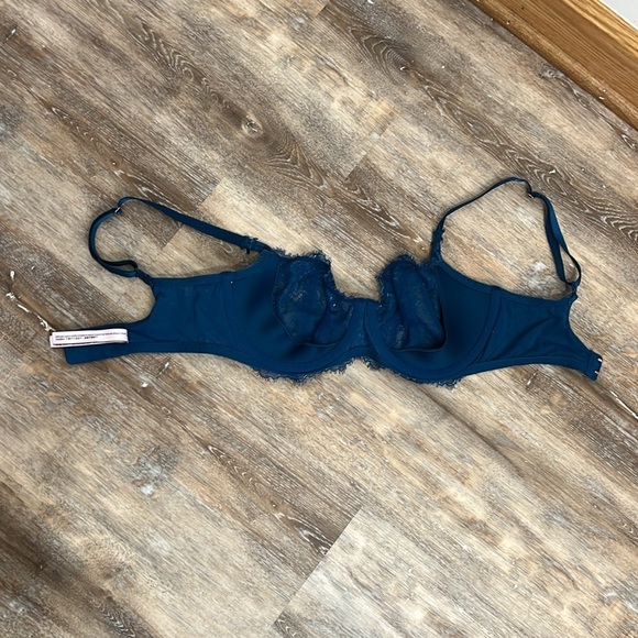 Victoria's Secret Bra Size 32DD Blue Lace Lined Classic Coverage Demi - Picture 13 of 16